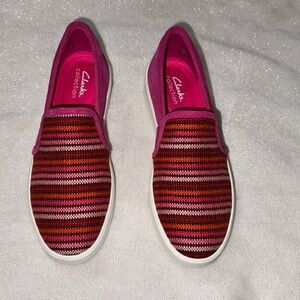 Clarks Women's Vibrant Pink and Orange Striped Slip-Ons Sneakers